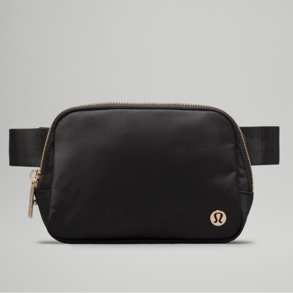 Lululemon Everywhere Belt Bag 1L Metal Hardware Black/Gold